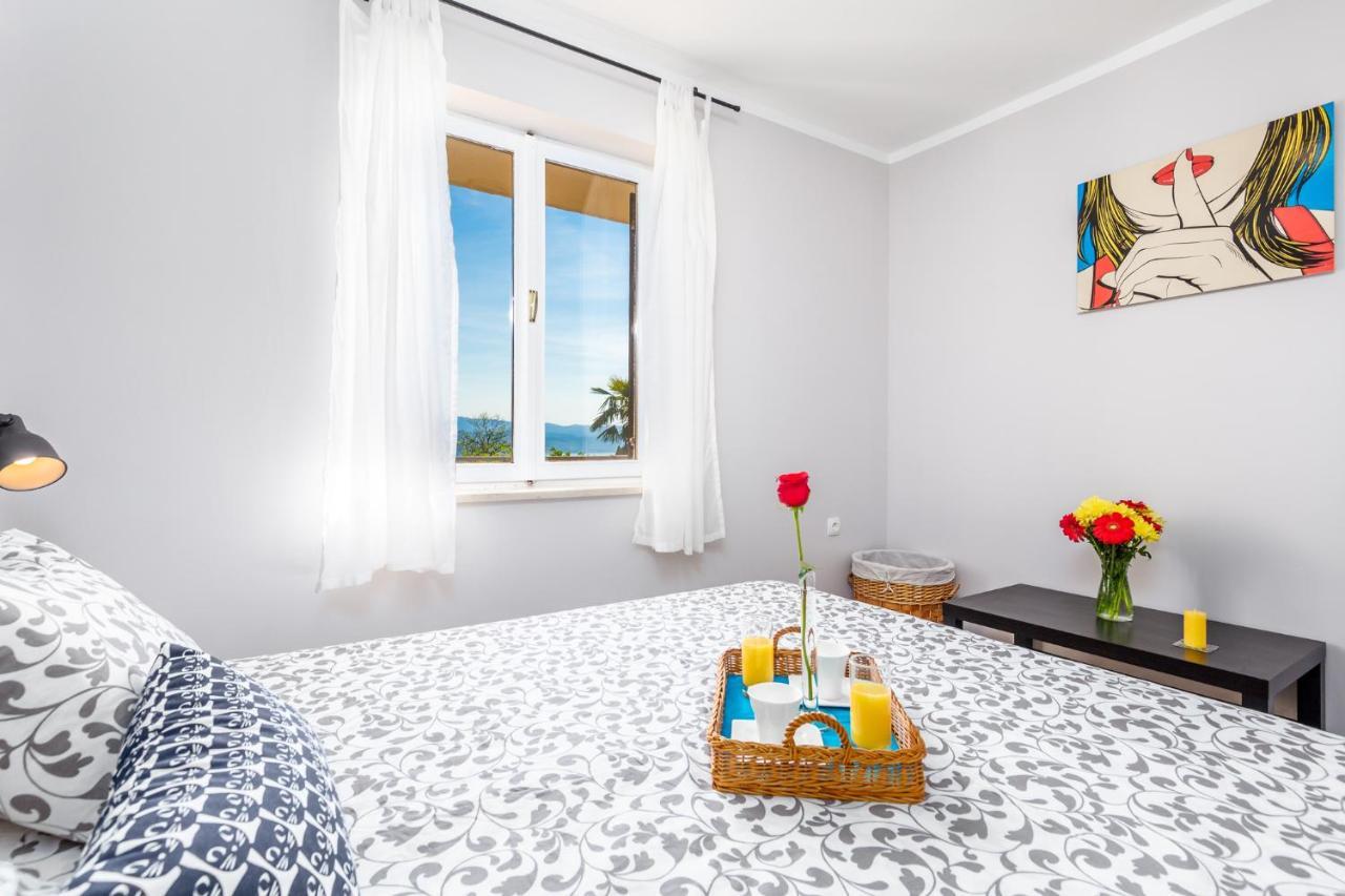 Apartments Alyss Ловран Экстерьер фото