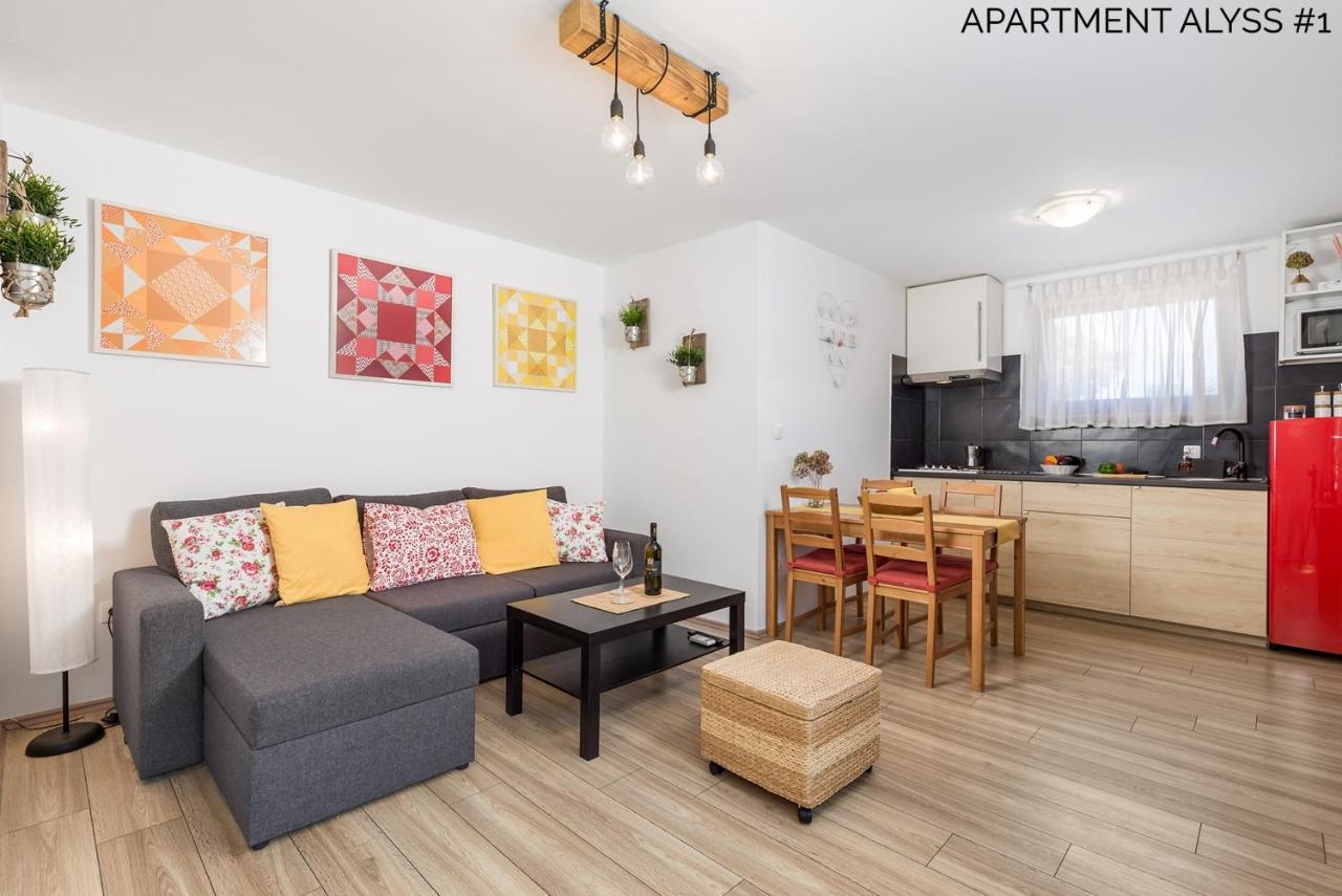 Apartments Alyss Ловран Экстерьер фото